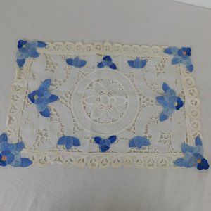 Fabric Placemat Floral Applique Blue White Lace 16.5"x11" SINGLE Vintage FLAW